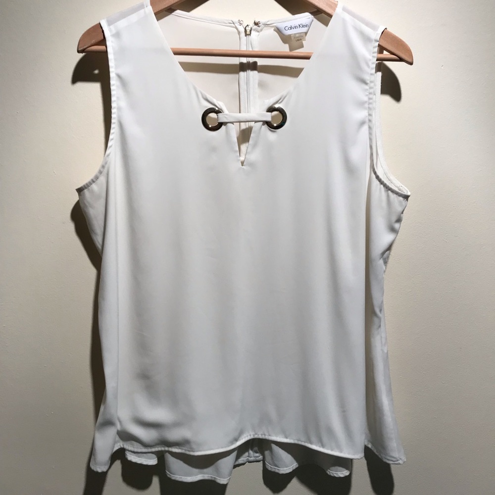 CALVIN KLEIN White Sleeveless V Stitch Blouse - L